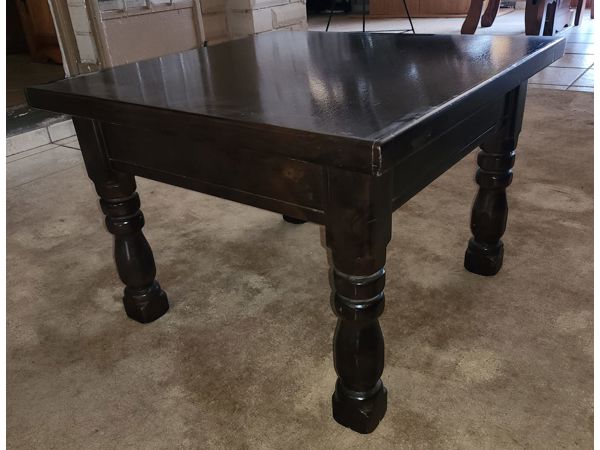 ~/upload/Lots/116221/AdditionalPhotos/akt5yhvmlby7k/Small dark brown table_t600x450.jpg